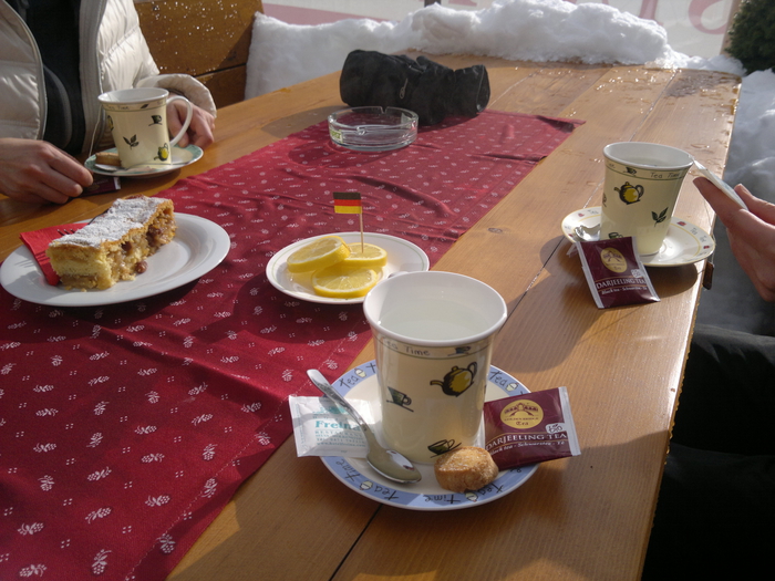 Чай и штрудель в немецком кафе Италии 