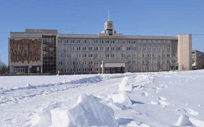 Здание Администрации Каменска-Уральского