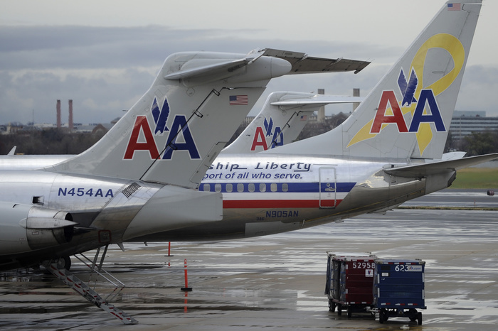 Пилот American Airlines умер во время полета