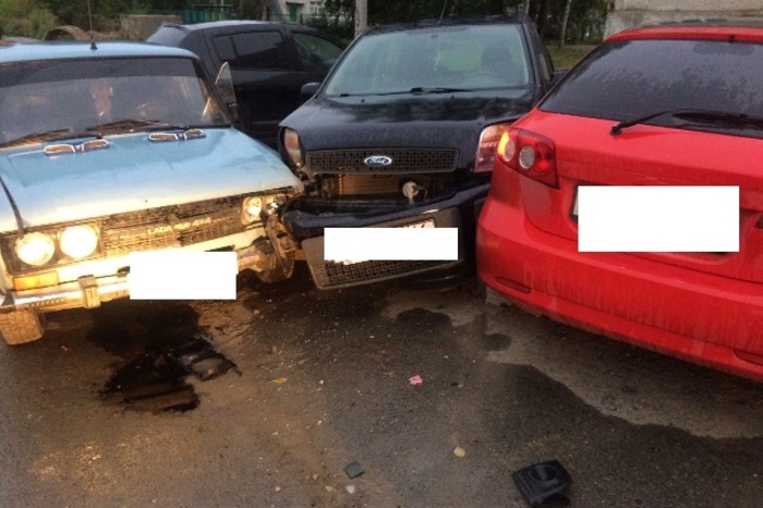 Пьяный угонщик врезался в чужие автомобили в Кировграде
