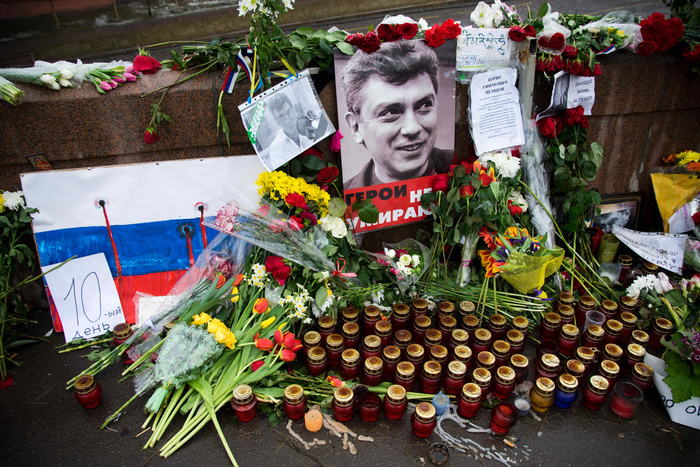 В оппозиции сочли провокацией уничтожение мемориала Немцова