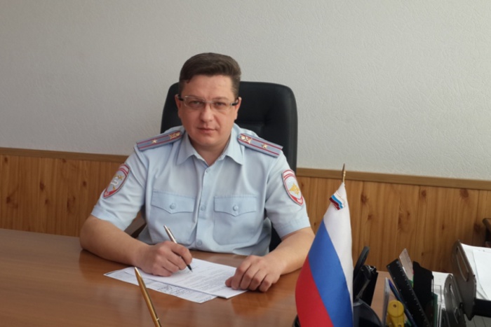В Екатеринбурге замначальника отдела ГИБДД спас двух людей на пожаре