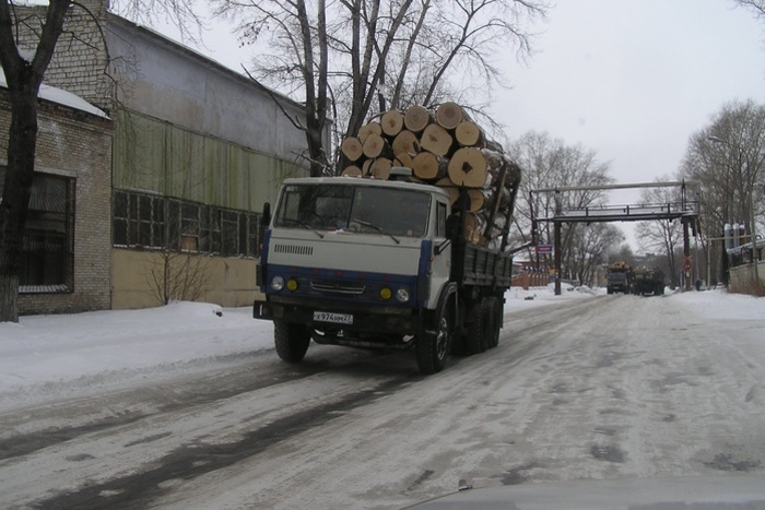 Водитель МАЗ пострадал в столкновении с другим грузовиком в Екатеринбурге