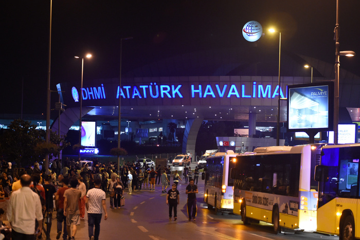 Очевидцы рассказали подробности теракта в аэропорту Стамбула