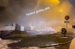 Из здания эвакуировали 30 человек: в центре Екатеринбурга загорелся магазин