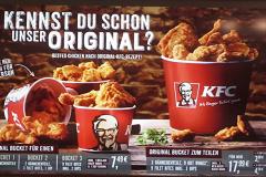 СМИ: В Германии появилась реклама KFC с приглашением украинок в постель