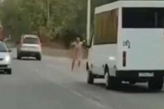 На Урале голый мужчина напал на маршрутку