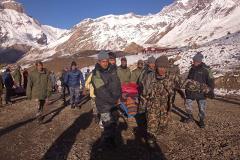 В Непале лавиной заблокированы российские туристы