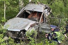 В Свердловской области 22-летний парень на отечественной легковушке погиб, влетев в дерево