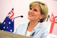 Глава МИД Австралии дала интервью с помощью смайлов