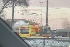 В центре Екатеринбурга встали трамваи из-за беременной, которой стало плохо в вагоне