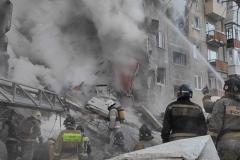 Два подъезда обрушились при взрыве газа в жилом доме в Новосибирске