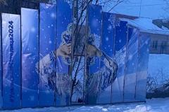 Баннер Снегурочки с лицом «актрисы для взрослых» в челябинском селе демонтировали
