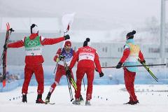 Российские лыжники выиграли золото Олимпиады в мужской эстафете