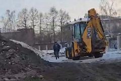В Екатеринбурге перекрыли пешеходную дорогу к детскому саду