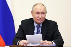 «Я-то, честно говоря, думал…». Путин попенял Карлсону на отсутствие в интервью острых вопросов