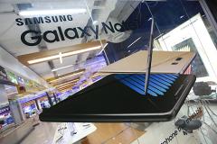 Samsung остановила продажи взрывающихся смартфонов
