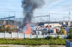 «Свет вырубило, была взрывная волна»: в Екатеринбурге вспыхнул пожар в районе Южной подстанции