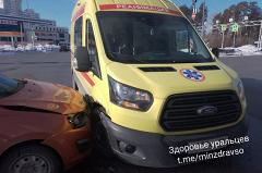 В Екатеринбурге машина скорой с ребёнком попала в аварию
