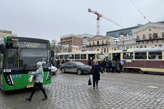 В центре Екатеринбурга заблокировано трамвайное движение