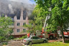В Москве в жилом доме произошел «хлопок газа»: горят четыре квартиры