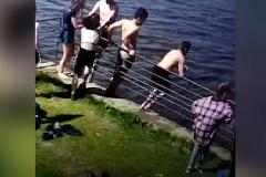 Гибель подростка в озере Екатеринбурга попала на видео