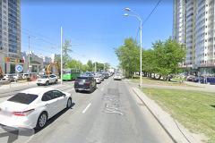 В Екатеринбурге автобус сбил мужчину, который вышел из-за припаркованной машины