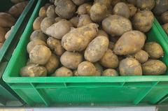 В Петербурге мужчина купил в супермаркете продукты по цене картофелины