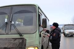 На Урале пассажир вытолкнул детей из маршрутки
