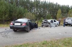 Два человека погибли утром в столкновении кроссовера и легковушки на Урале
