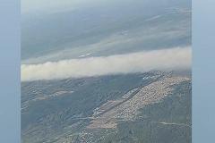 Екатеринбуржец заснял с самолёта огромный поток дыма над Свердловской областью