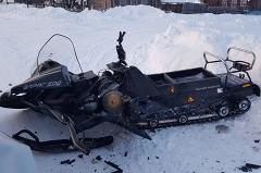 Погиб водитель снегохода, который влетел в снежный вал