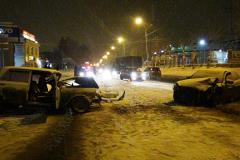 Водитель Priora выехал на встречную полосу в Екатеринбурге. Двое пострадавших