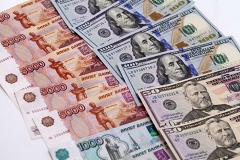 Рубль вырос к доллару и евро утром в понедельник