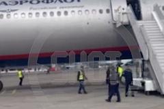 У пассажира самолета, летевшего из Бангкока в Екатеринбург, на борту случился инфаркт