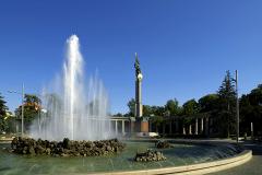Туристы из России защитили от вандалов памятник советским воинам в Вене