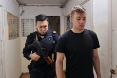 В Екатеринбурге полицейские задержали курьера, похитившего 750 тысяч рублей у пенсионерки