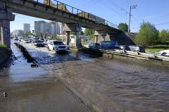 В екатеринбургском «Водоканале» назвали сроки ликвидации потопа под мостом на Щербакова