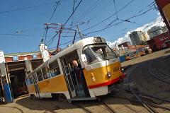 Водитель трамвая в Новосибирске высадил бессознательного пассажира