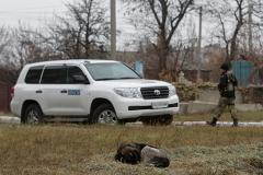 По машине российских журналистов в Донбассе стрелял снайпер