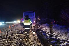 Два человека погибли: в Свердловской области легковушка влетела в пассажирский автобус