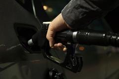 В Свердловской области продолжает дорожать бензин