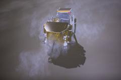 Китайский зонд передал на Землю панорамные снимки обратной стороны Луны (ФОТО)