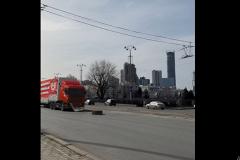 «Красная машина». Забивающую шайбу фуру заметили сегодня в Екатеринбурге (ВИДЕО)