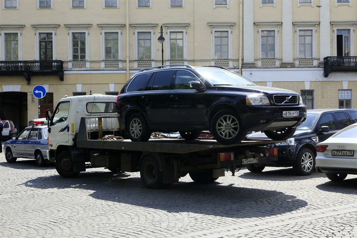В Москве мужчина посадил ребенка и жену в автомобиль во время эвакуации