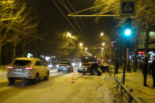 В Екатеринбурге 18-летний водитель «Мерседес» сбил женщину на «зебре»