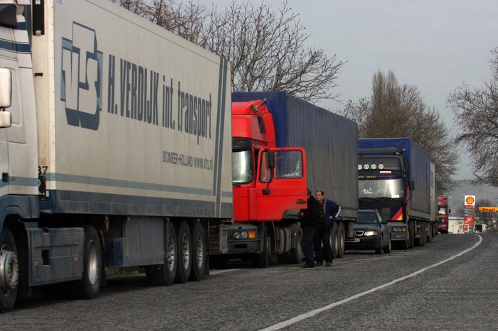 Грузовые перевозки между РФ и Польшей возобновятся только на следующей неделе