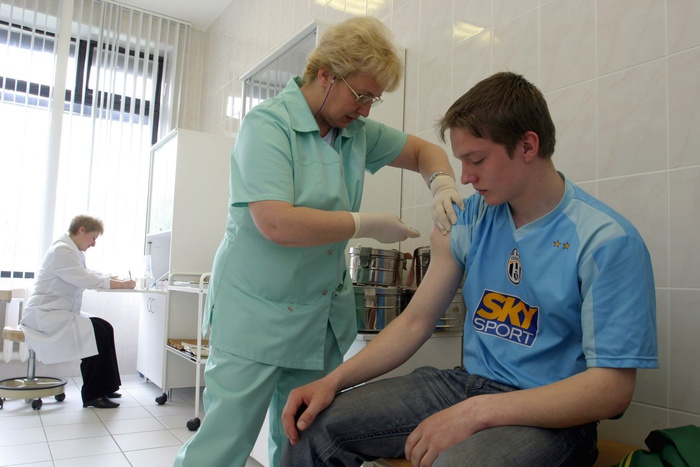 В Екатеринбурге врачи призвали начать вакцинацию против клещевых инфекций