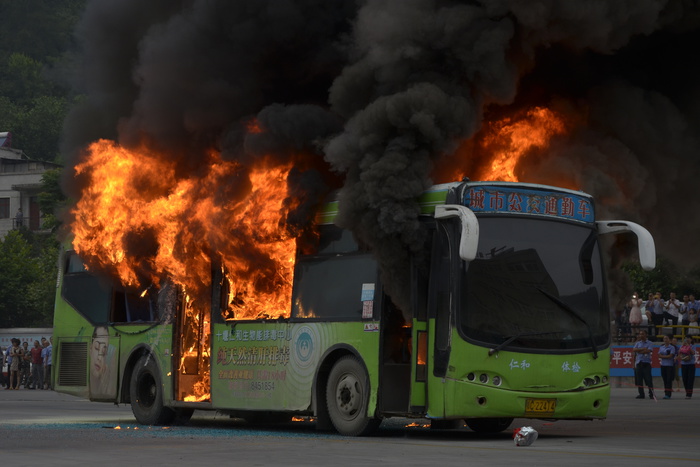 Пожар в китайском автобусе. 35 погибших