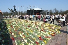 Министр обозвал памятник советским солдатам «совковятником»
